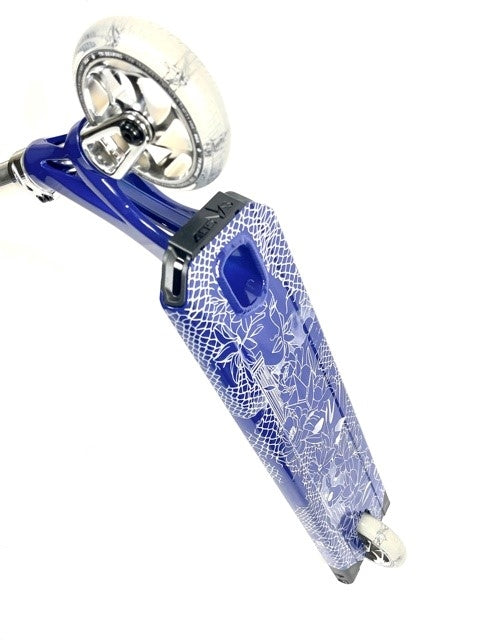 Custom koloběžka Blunt AOS V5 Reaper